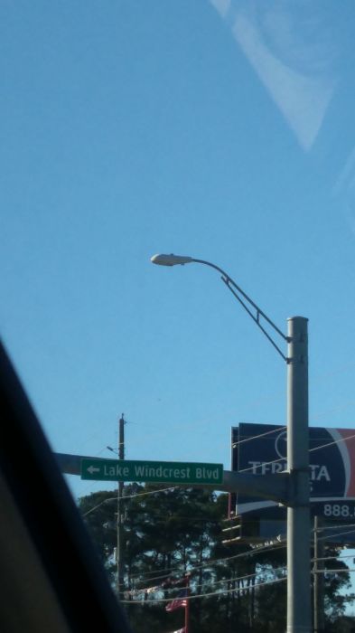 Cooper OVW 250w HPS streetlight (GONE)
At an intersection. I want one of these.
Keywords: American_Streetlights