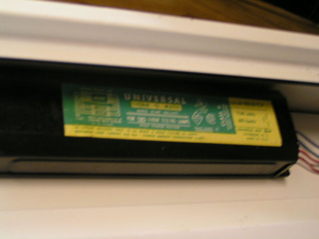 Universal Therm-O-Matic Green/Yellow Label .8 amp HPF Rapid Start Ballast
Another save...this one works fine and is slightly buzzy...more so than my other two full power, PCB-containing rapid start ballasts...(which are in daily use)
Keywords: Gear