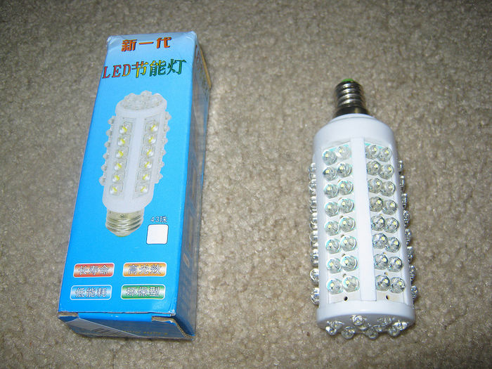 corn style cool white led light bulb
got this off ebay,got it in today from seller in china

the difference from this one compare the other one is the size of the silver socket thing
Keywords: Lamps
