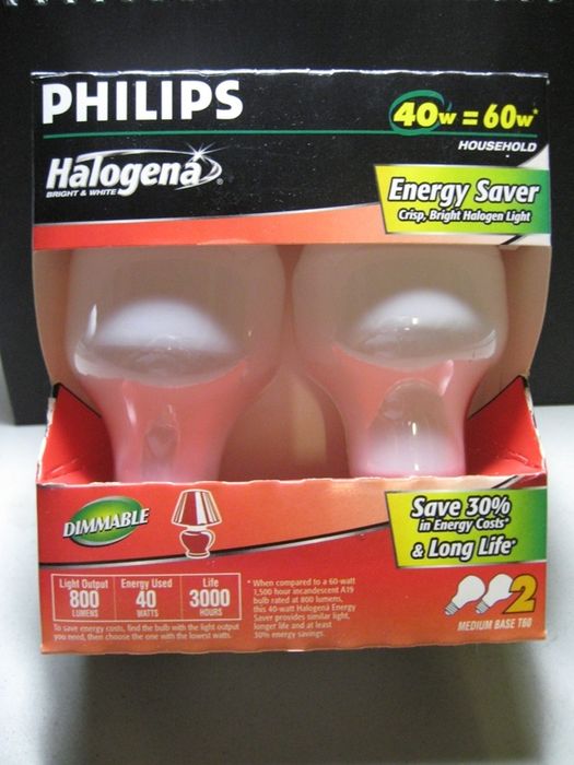 Philips Halogen Energy Saver package
Packaging for the 40 watt Philips Halogen Energy Saver bulbs. 

(The bulb on the left is actually a 60 watt Philips Longer Life "Square" bulb from the early 90's)
Keywords: Lamps
