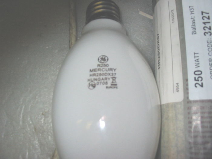 Hungarian GE lamp 250 watt merc.
Keywords: Miscellaneous