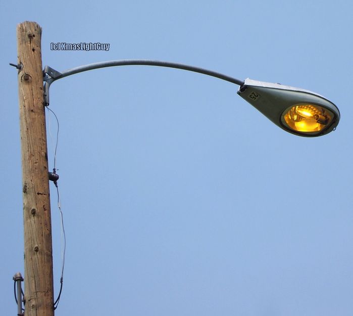 StreetLight #097 - Dayburning .. And Missing The Cover
Came across this kinda pathetic looking old thing in a park...
Not only is it dayburning, its also missing the lamp cover/glass

location: 
Denver CO (Harvey Park)

Keywords: American_Streetlights